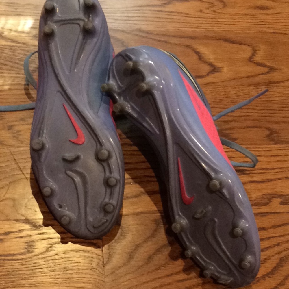 Nike Cleats - Picture 5 of 6